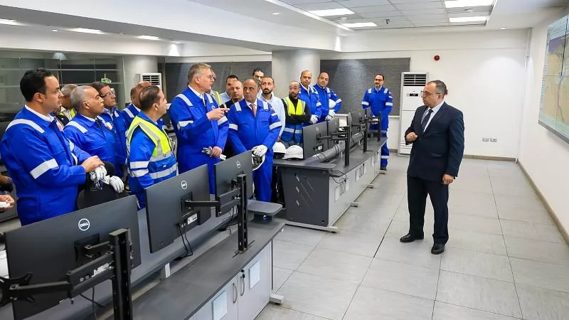 وزير البترول يتفقد الوحدات الإنتاجية لـ